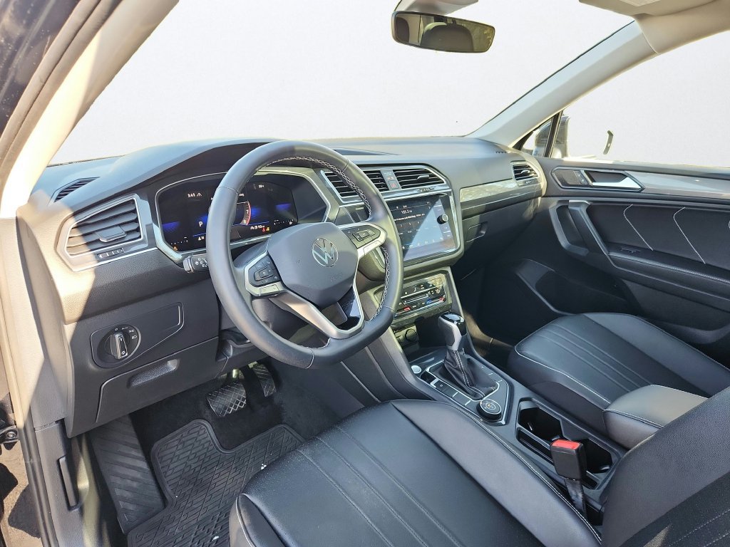 Certified 2024 Volkswagen Tiguan SE AWD/4WD image 10