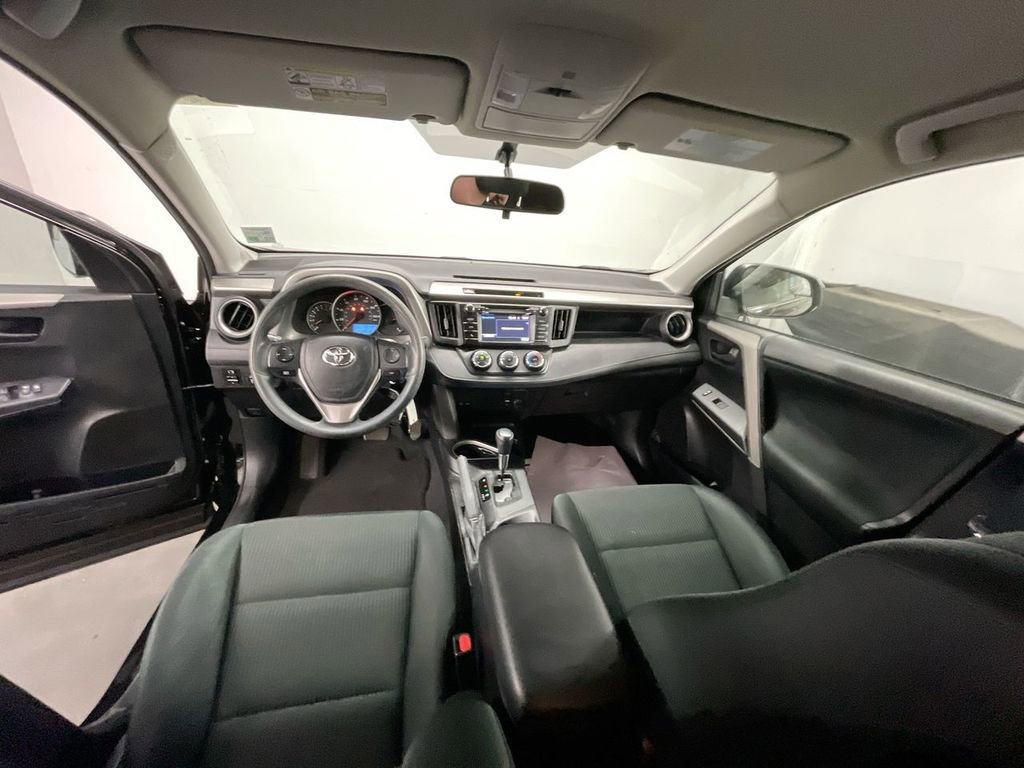 Used 2016 Toyota RAV4 LE image 18
