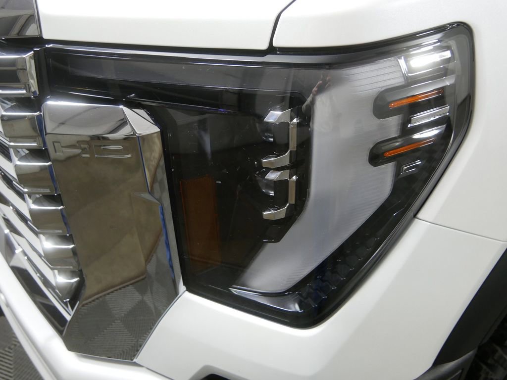 Used 2024 GMC Sierra 3500 Denali w/ Denali Reserve Package image 8