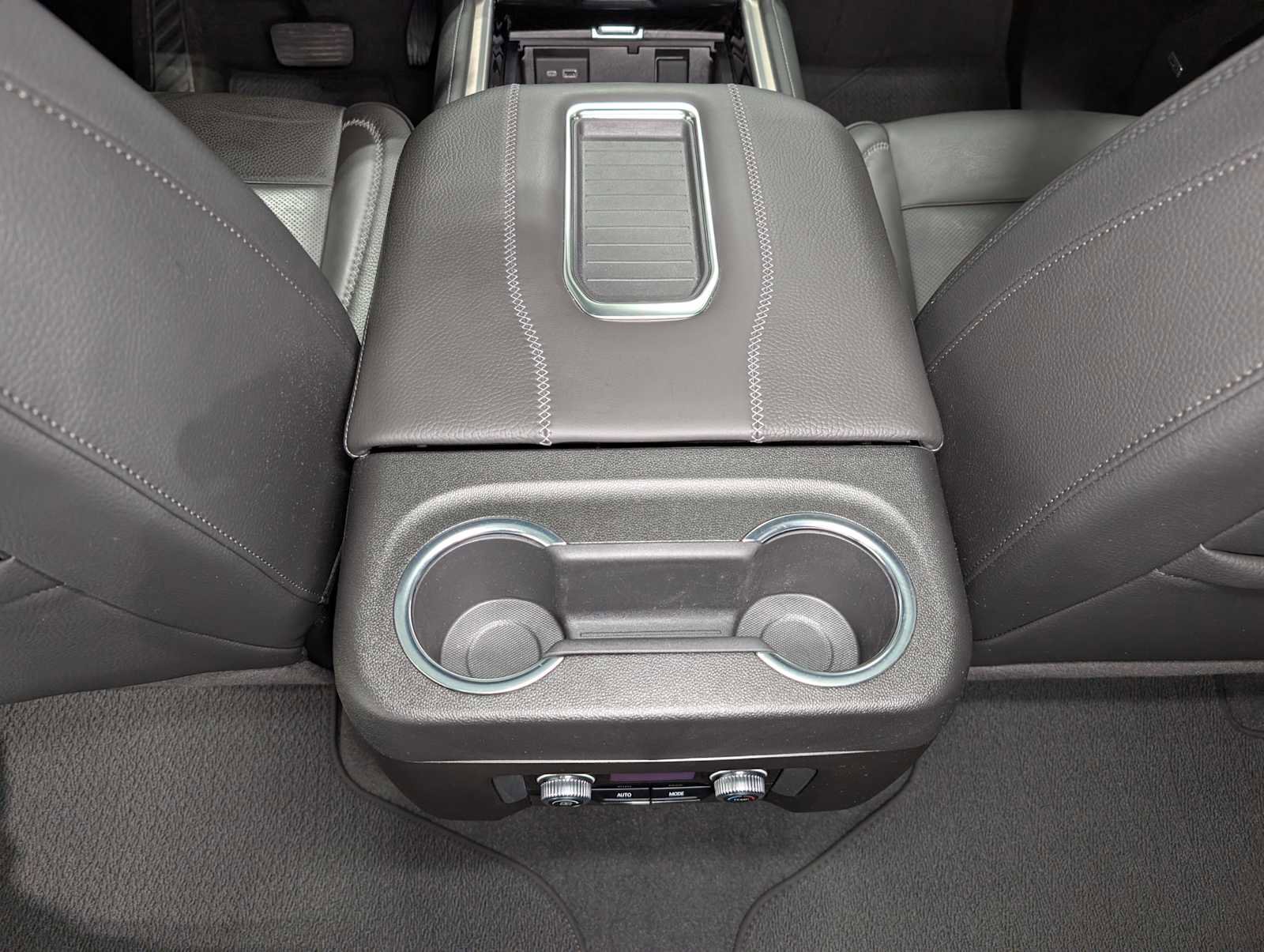 Used 2024 GMC Yukon Denali w/ Advanced Technology Package image 23