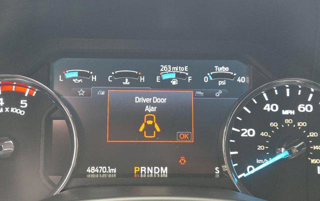 Used 2022 Ford F350 Lariat w/ Black Appearance Package AWD/4WD image 8