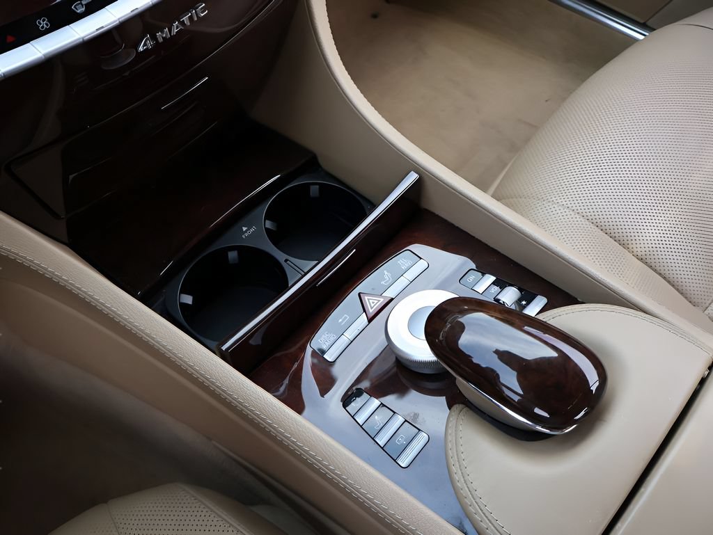 Used 2011 Mercedes-Benz CL 550 4MATIC image 24