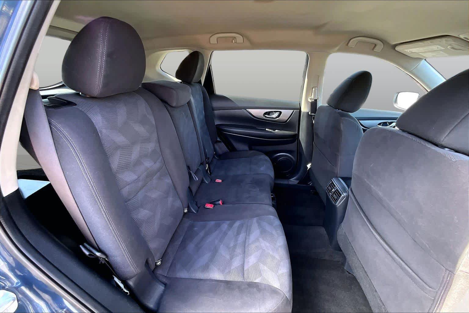 Used 2016 Nissan Rogue SV FWD image 18
