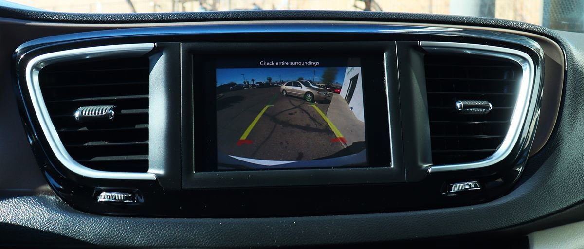 Used 2020 Chrysler Voyager L FWD image 47