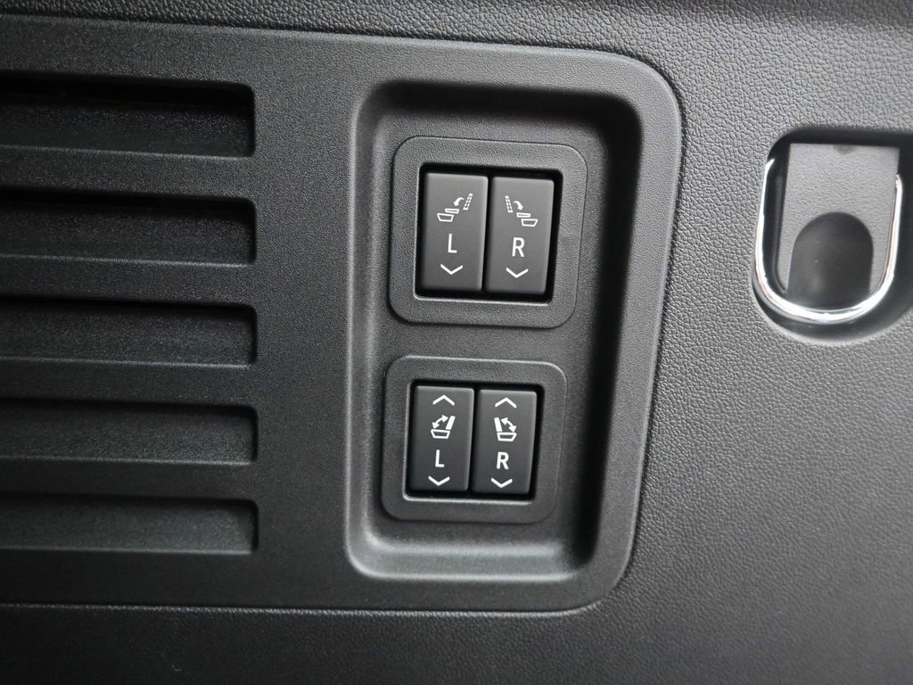 Used 2025 Buick Enclave Sport Touring w/ Power Package image 13