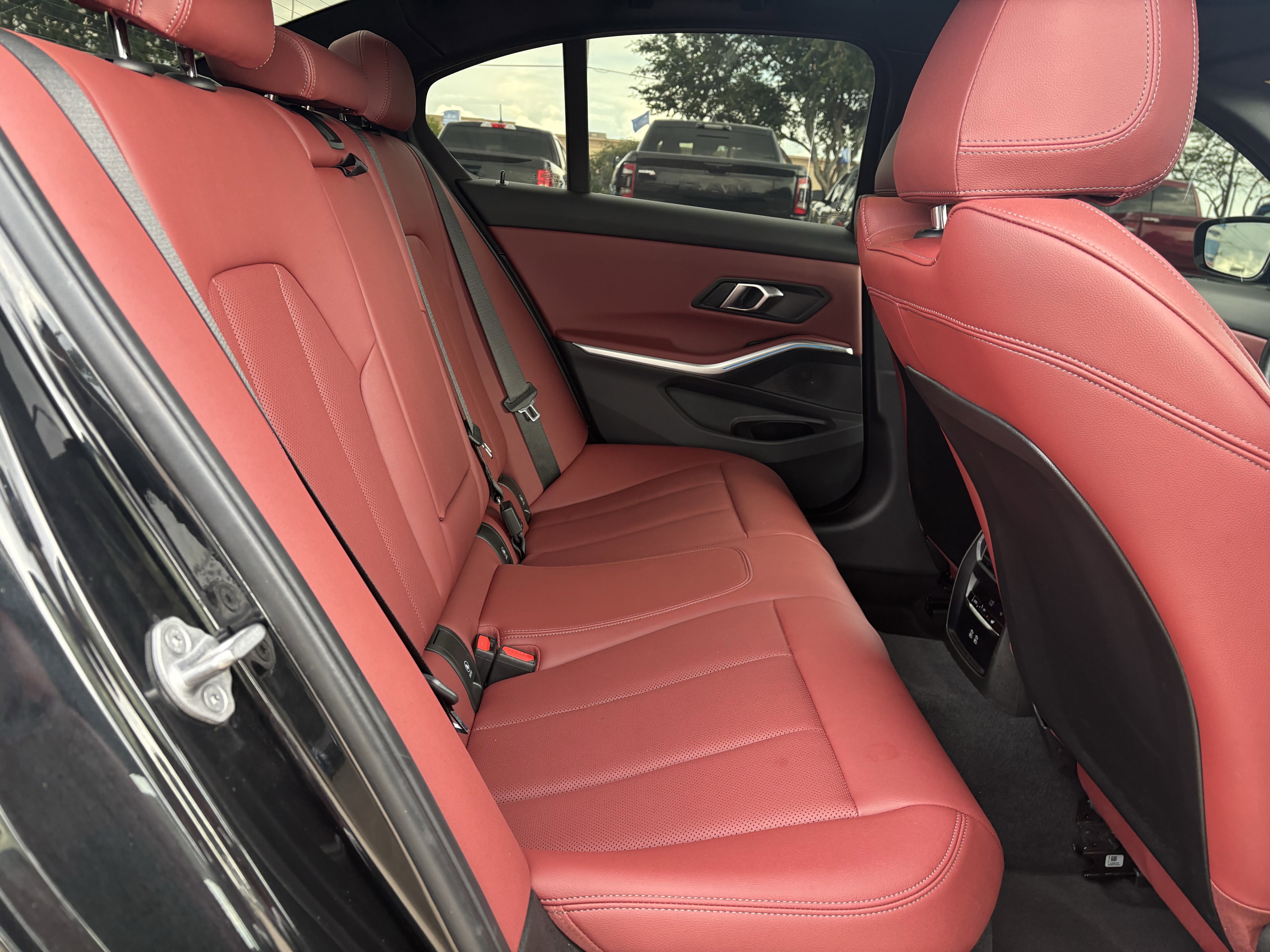 Used 2024 BMW 330i Sedan w/ M Sport Package image 25