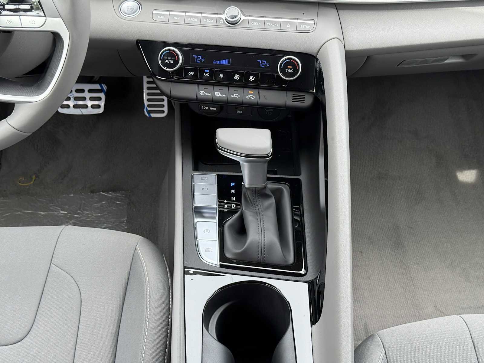 New 2025 Hyundai Elantra SEL image 14