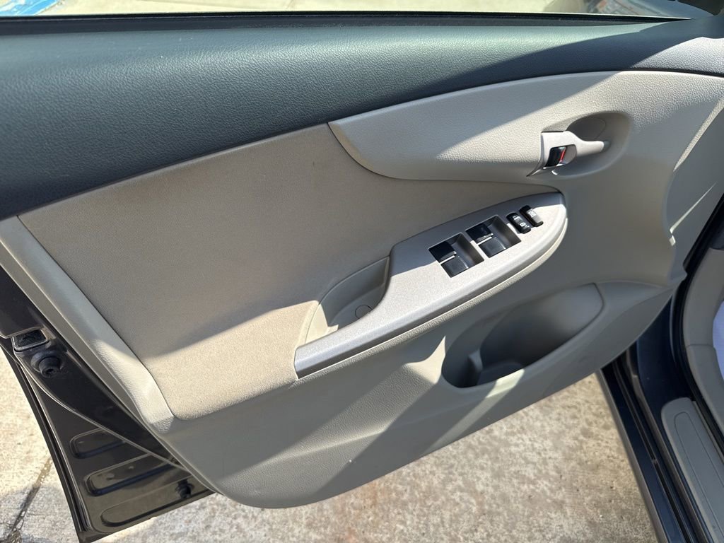 Used 2013 Toyota Corolla LE FWD image 7