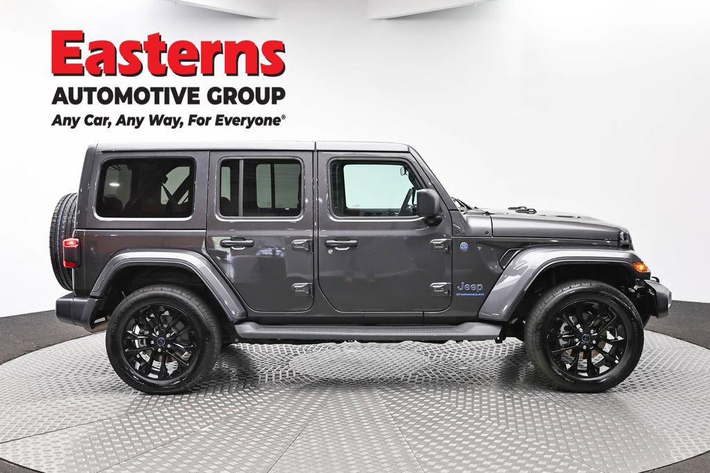 Used 2025 Jeep Wrangler Unlimited Sahara AWD/4WD image 4