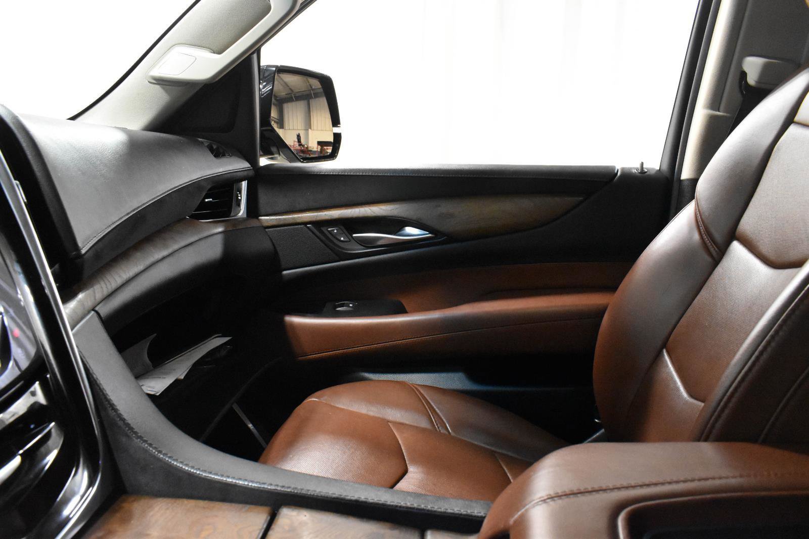 Used 2019 Cadillac Escalade ESV Premium Luxury AWD/4WD image 24