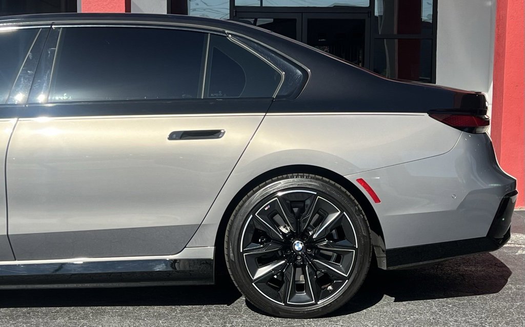 Used 2023 BMW i7 xDrive60 image 7