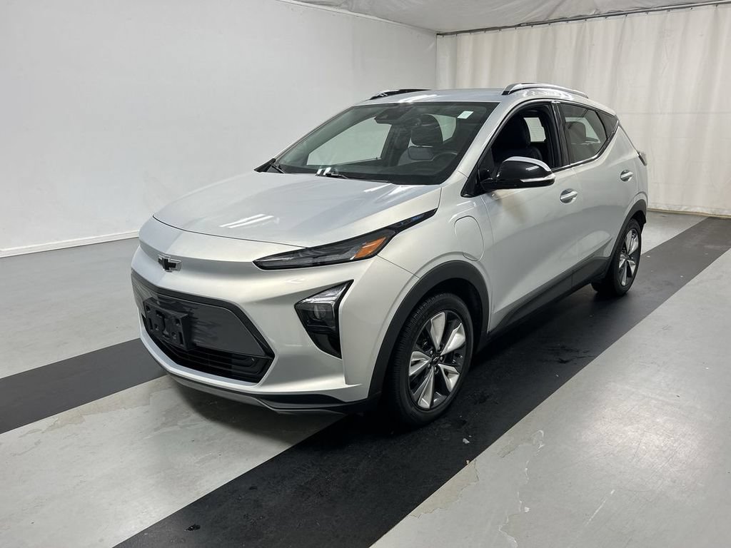 Used 2022 Chevrolet Bolt EUV LT w/ Convenience Package FWD image 5