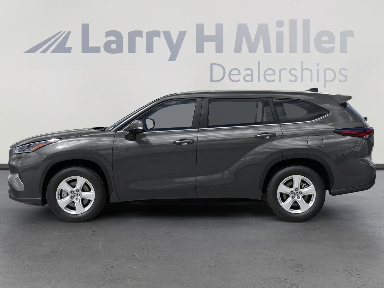 Used 2025 Toyota Highlander XSE AWD/4WD image 4