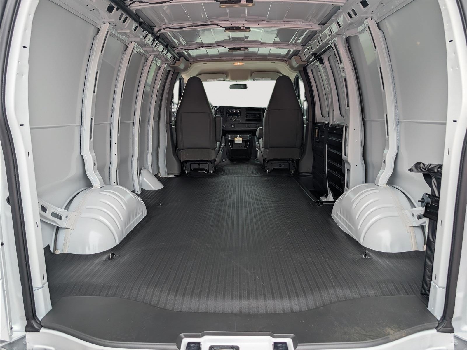 New 2026 Chevrolet Express 3500 RWD image 9