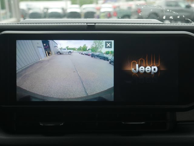 Used 2024 Jeep Wrangler Unlimited Sahara AWD/4WD image 5