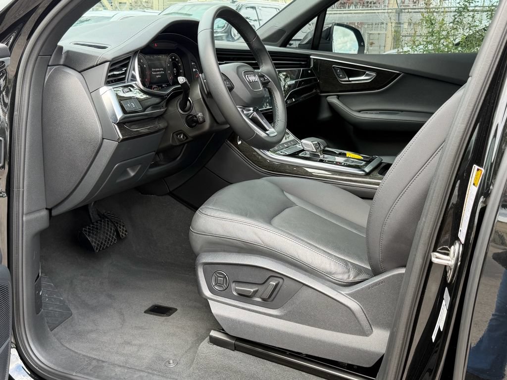 Used 2023 Audi Q7 3.0T Premium Plus AWD/4WD image 13