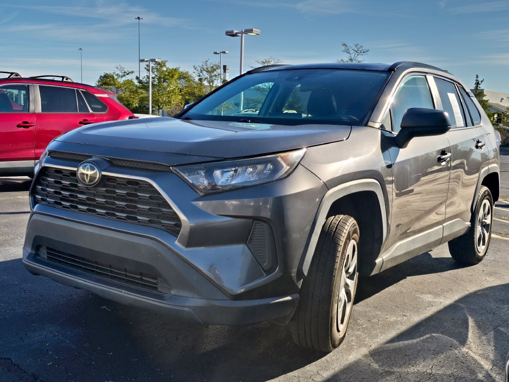 Used 2021 Toyota RAV4 LE AWD/4WD image 4