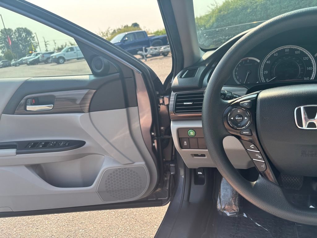 Used 2016 Honda Accord EX image 21