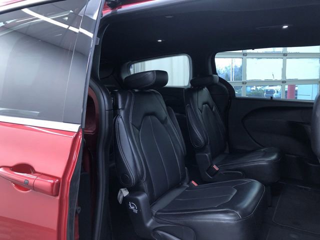 Used 2025 Chrysler Pacifica Select image 22