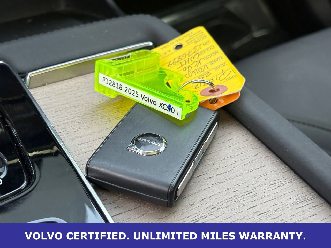 Certified 2025 Volvo XC90 B6 Plus image 40