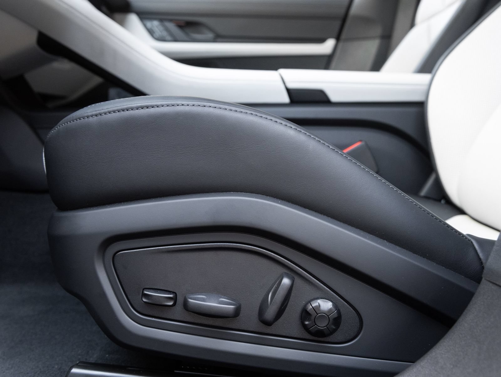Certified 2026 Porsche Taycan AWD/4WD image 23