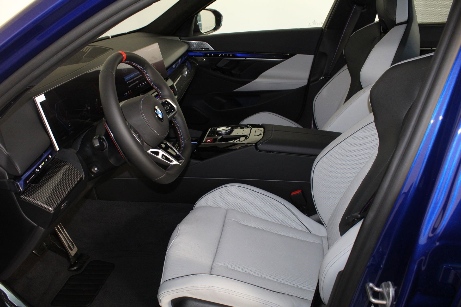 New 2026 BMW M5 w/ Carbon Package image 5