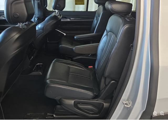 Used 2022 Jeep Wagoneer Series II w/ Convenience Group I image 10