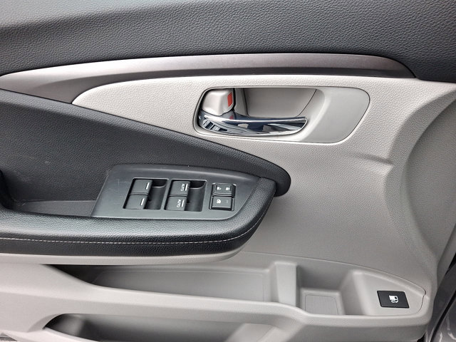 Used 2017 Honda Ridgeline RTL-T image 11