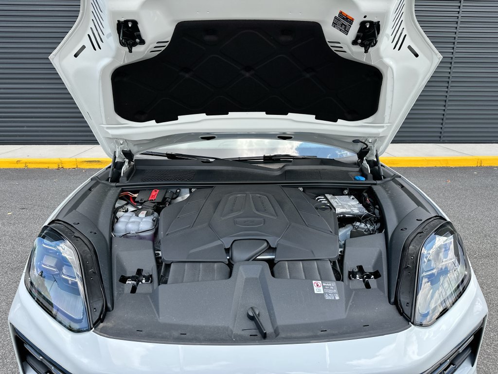Certified 2026 Porsche Cayenne AWD/4WD image 33