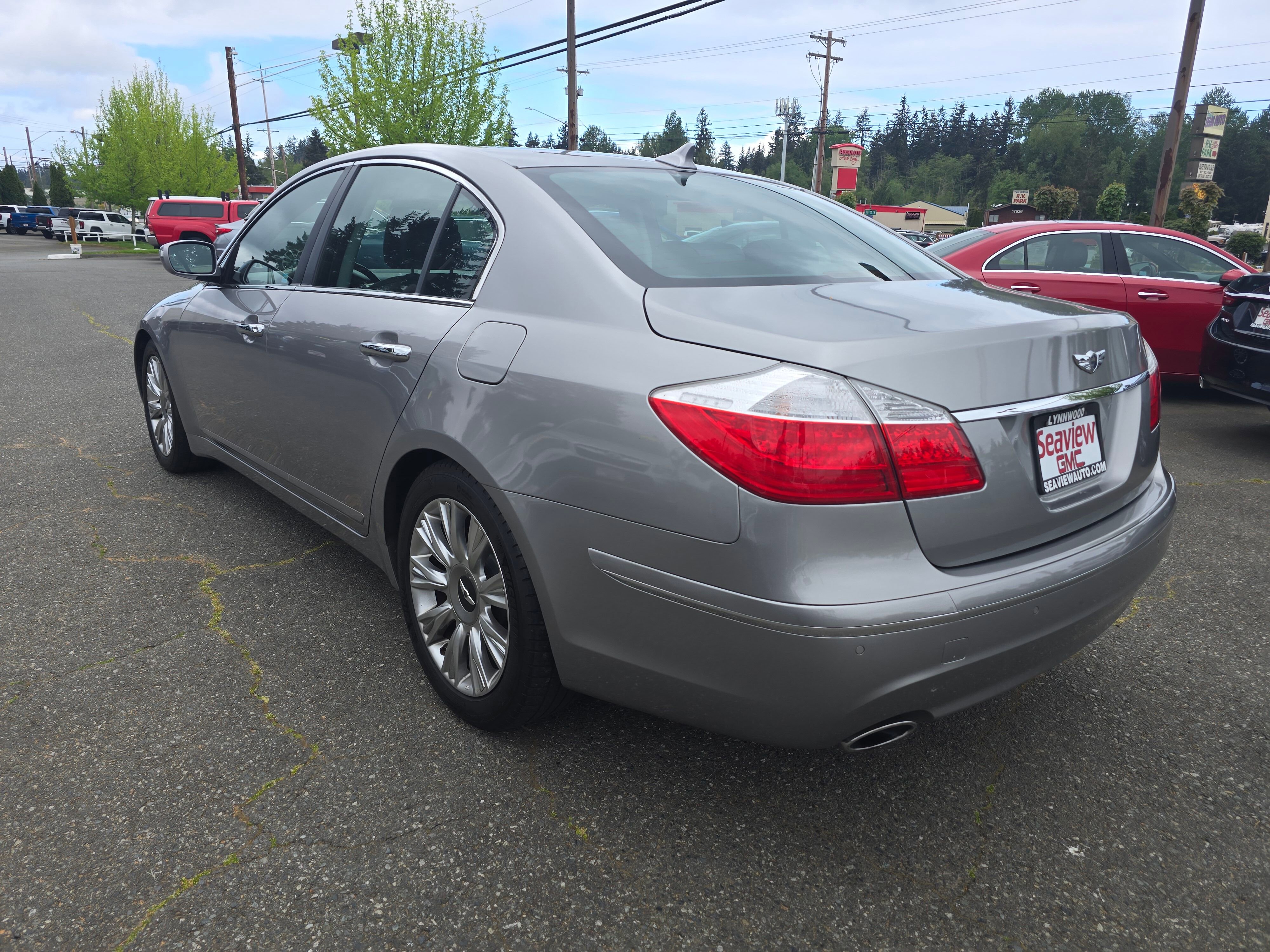 Used 2009 Hyundai Genesis 3.8 w/ Technology Pkg 4 RWD image 5