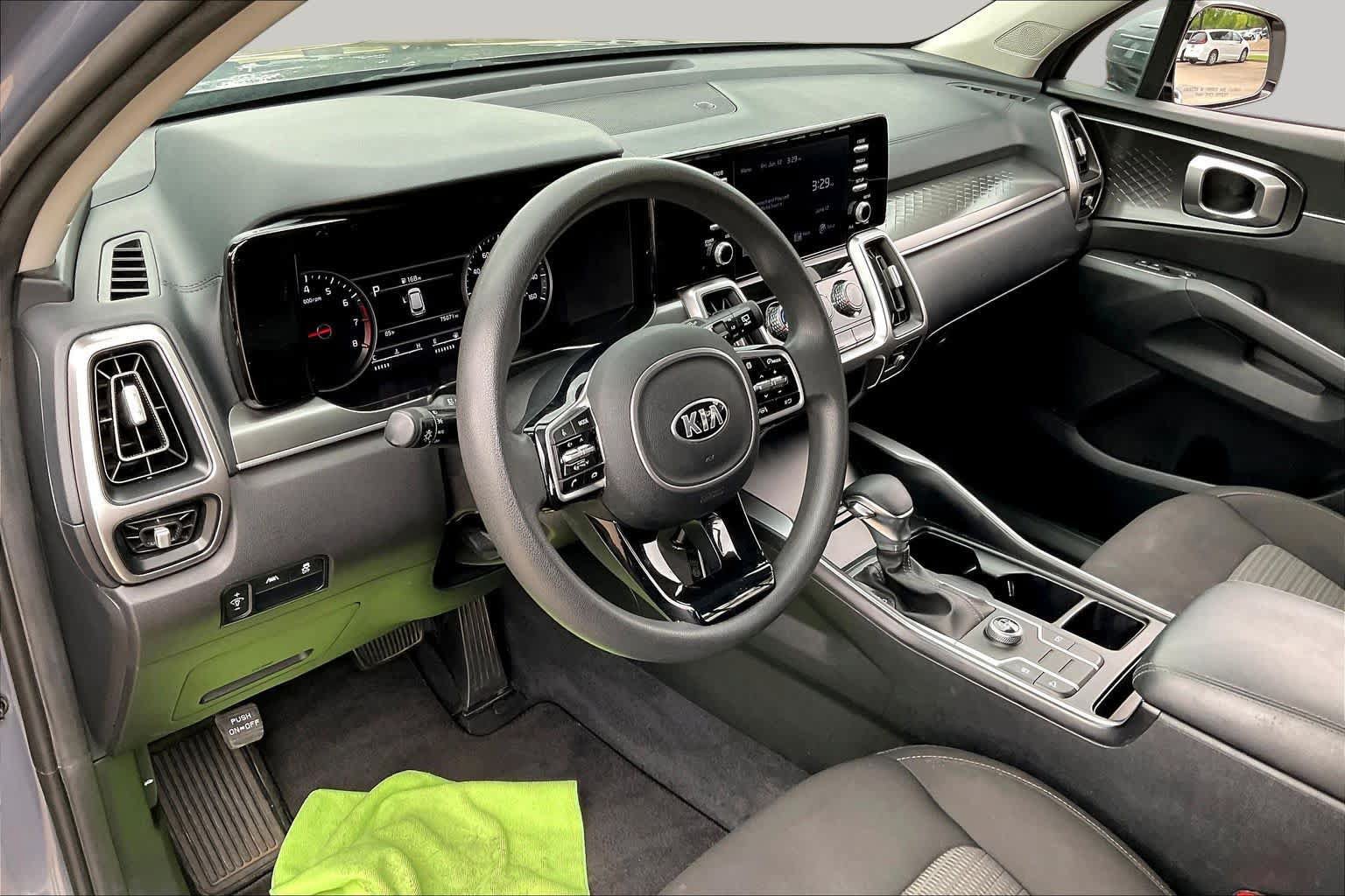 Used 2021 Kia Sorento LX FWD image 17