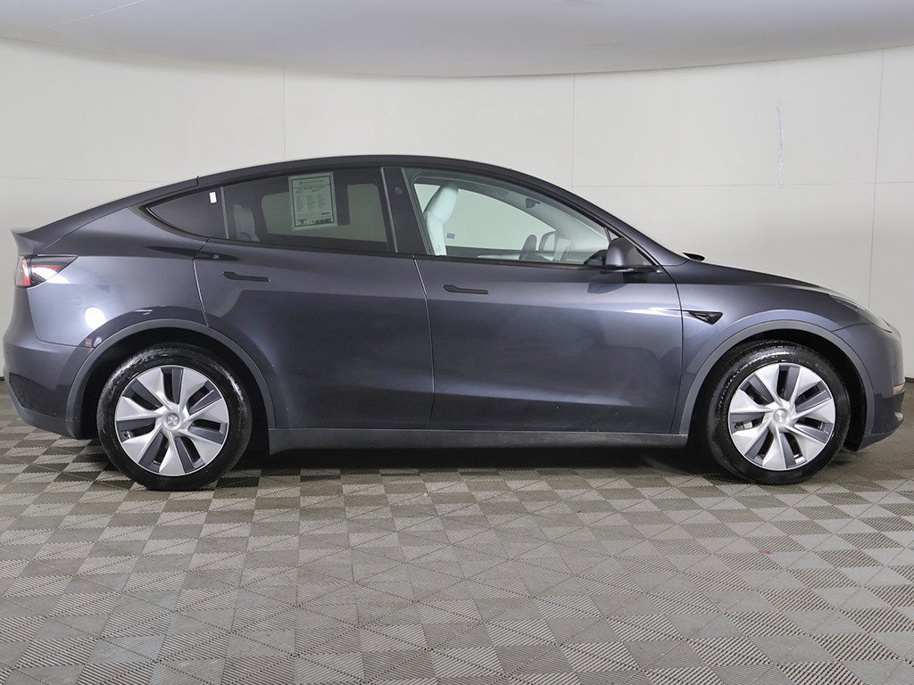 Used 2024 Tesla Model Y Long Range AWD/4WD image 23