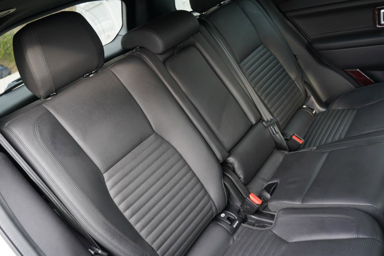 Used 2017 Land Rover Discovery Sport HSE Luxury image 62