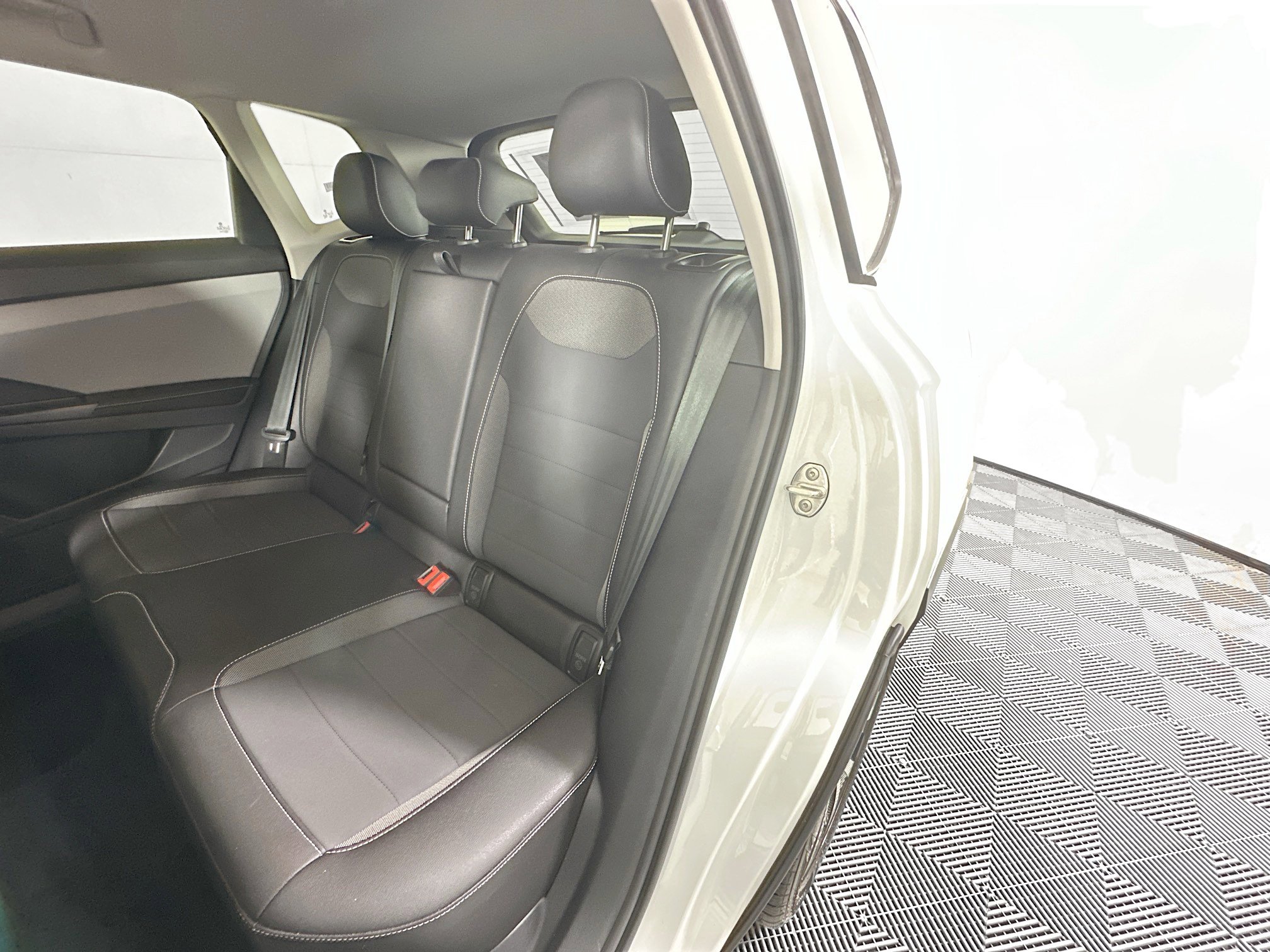 Used 2024 Volkswagen Taos SE image 26