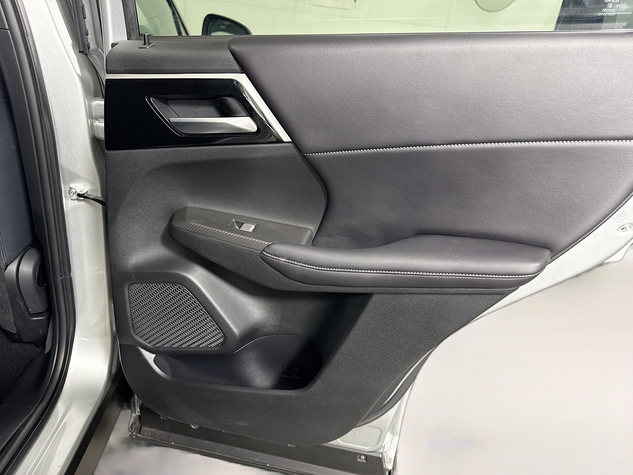 Used 2024 Mitsubishi Outlander SE FWD image 28