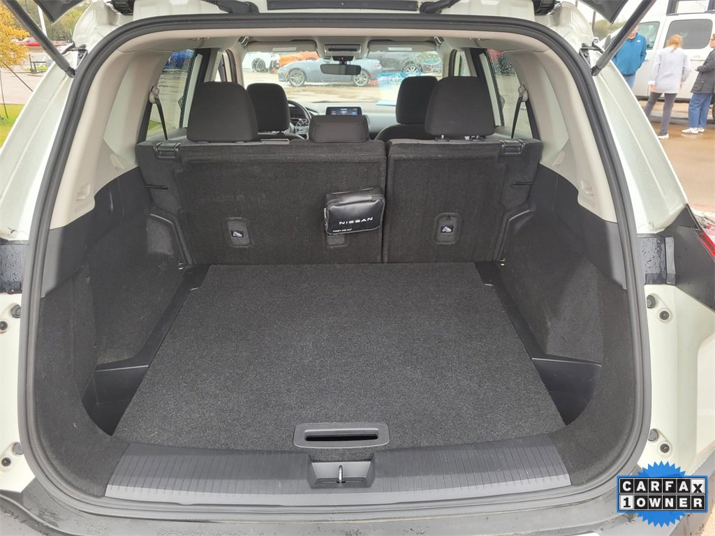 Used 2023 Nissan Rogue SV image 11
