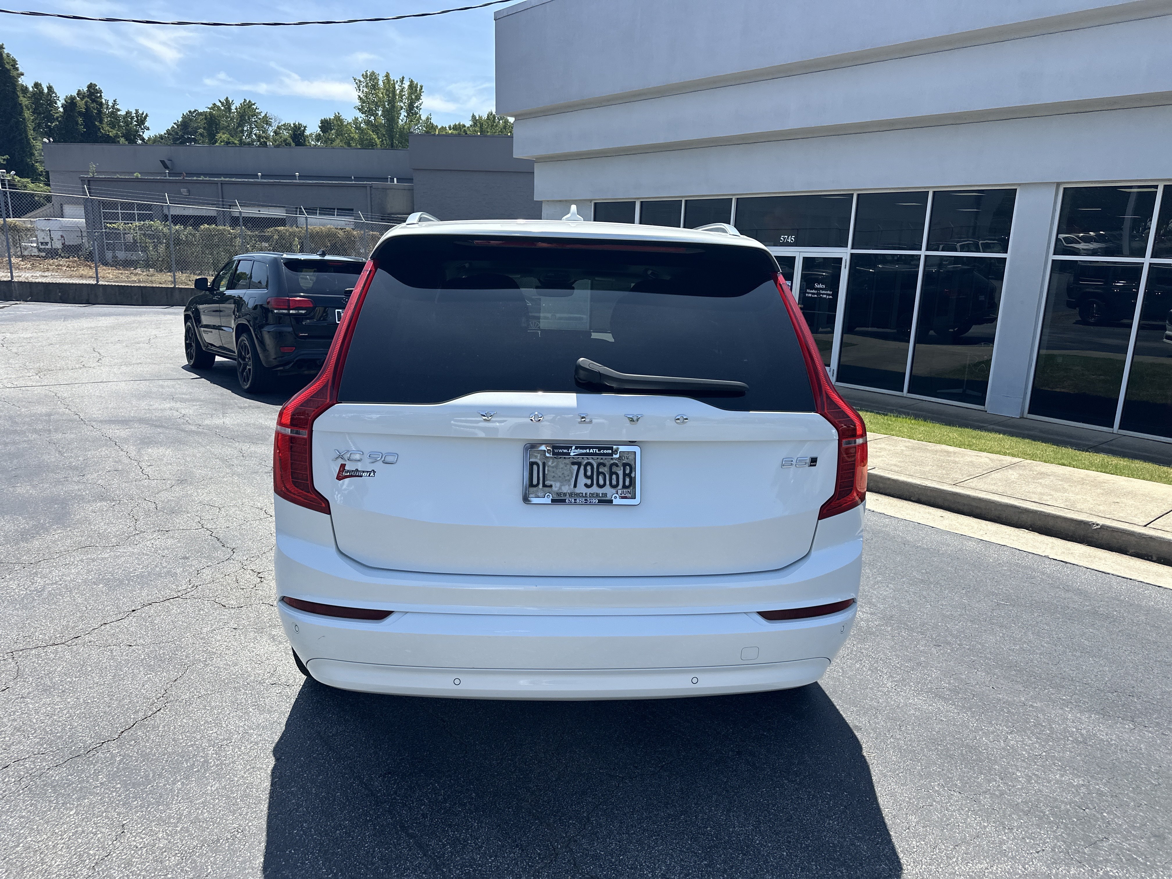 Used 2023 Volvo XC90 B5 Core w/ Protection Package AWD/4WD image 8