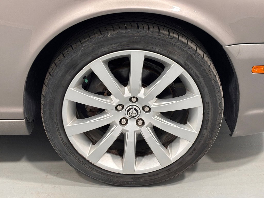 Used 2008 Jaguar XJ8 L image 32