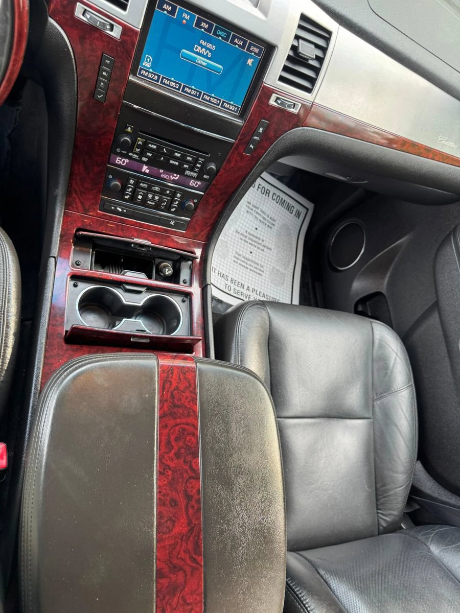 Used 2011 Cadillac Escalade Premium AWD/4WD image 21