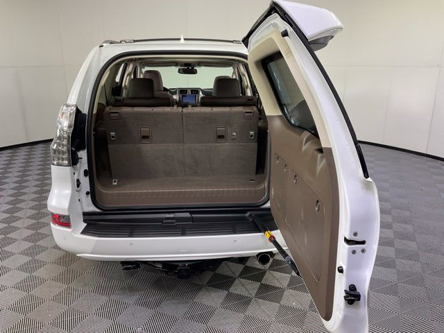Used 2017 Lexus GX 460 AWD/4WD image 36