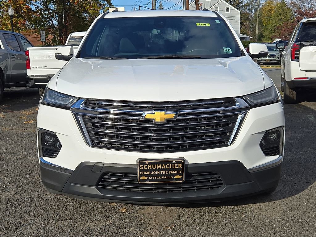 Used 2023 Chevrolet Traverse LT image 3