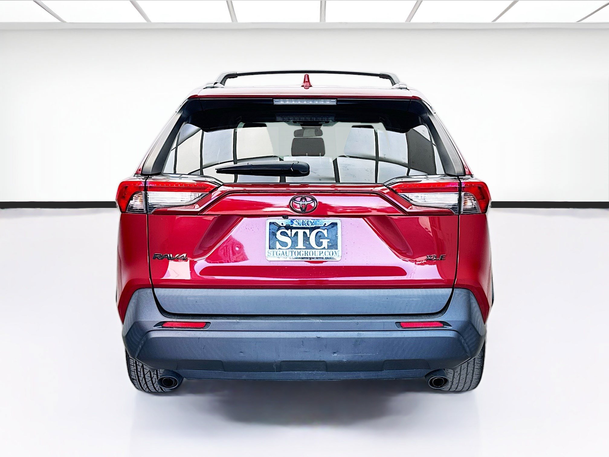 Used 2021 Toyota RAV4 XLE w/ Convenience Package FWD image 5