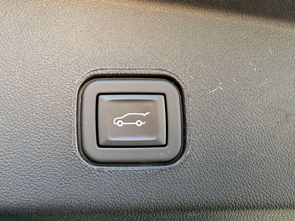 Used 2024 Cadillac Lyriq Luxury AWD/4WD image 18