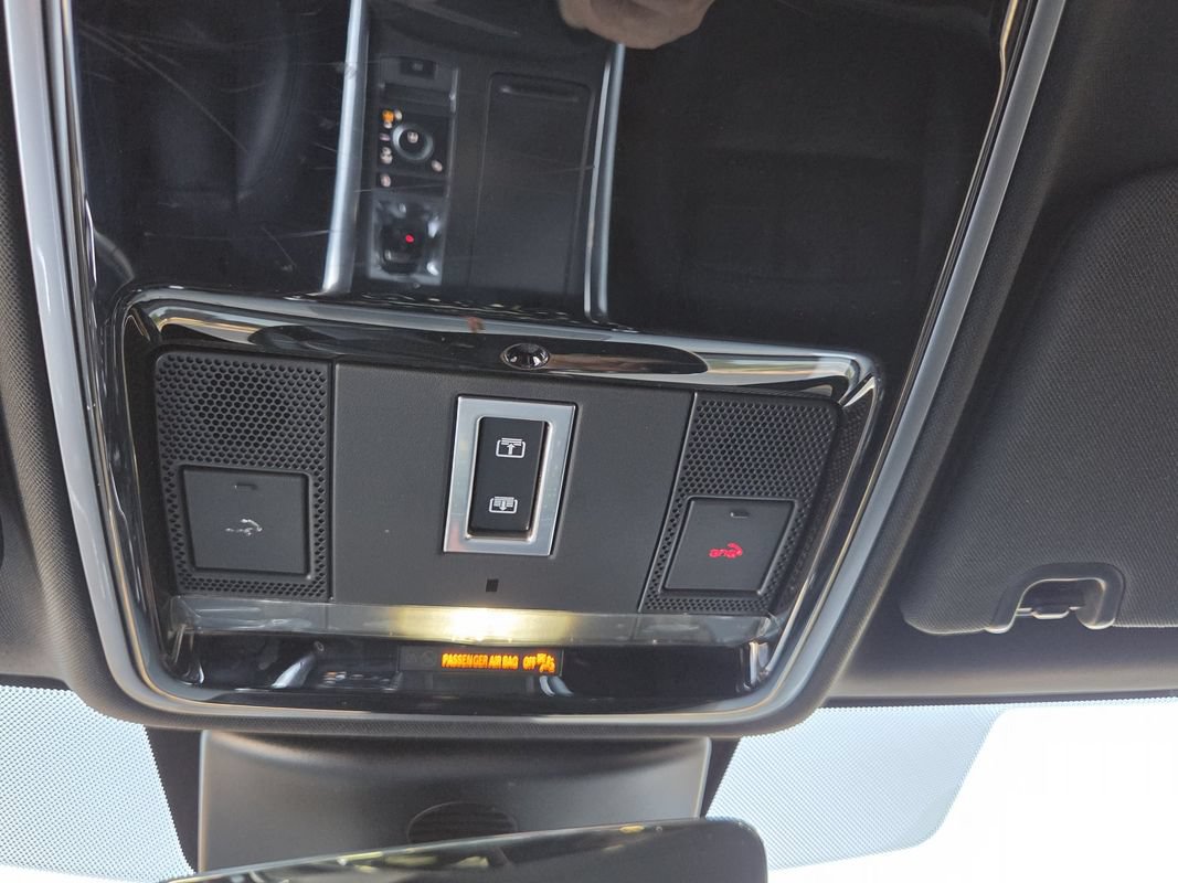 Used 2020 Land Rover Range Rover Sport SE AWD/4WD image 32