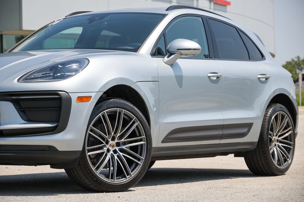 Certified 2026 Porsche Macan AWD/4WD image 9