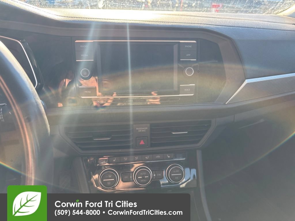 Used 2021 Volkswagen Jetta SE FWD image 12
