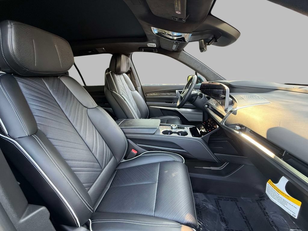 Used 2026 Cadillac Vistiq Luxury w/ LPO, Floor Liner Package AWD/4WD image 14