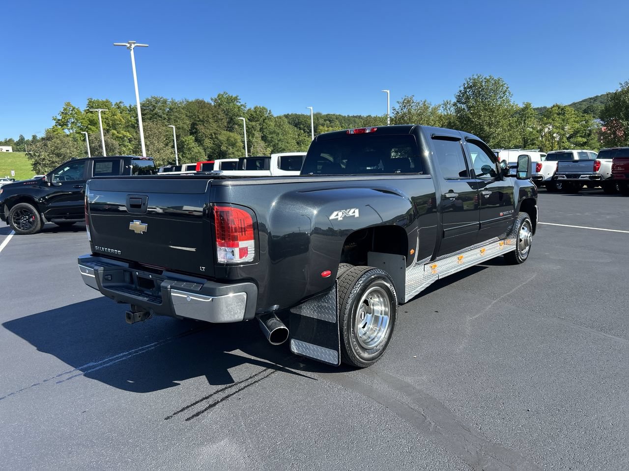 Used 2009 Chevrolet Silverado 3500 LT w/ Interior Plus Package AWD/4WD image 7