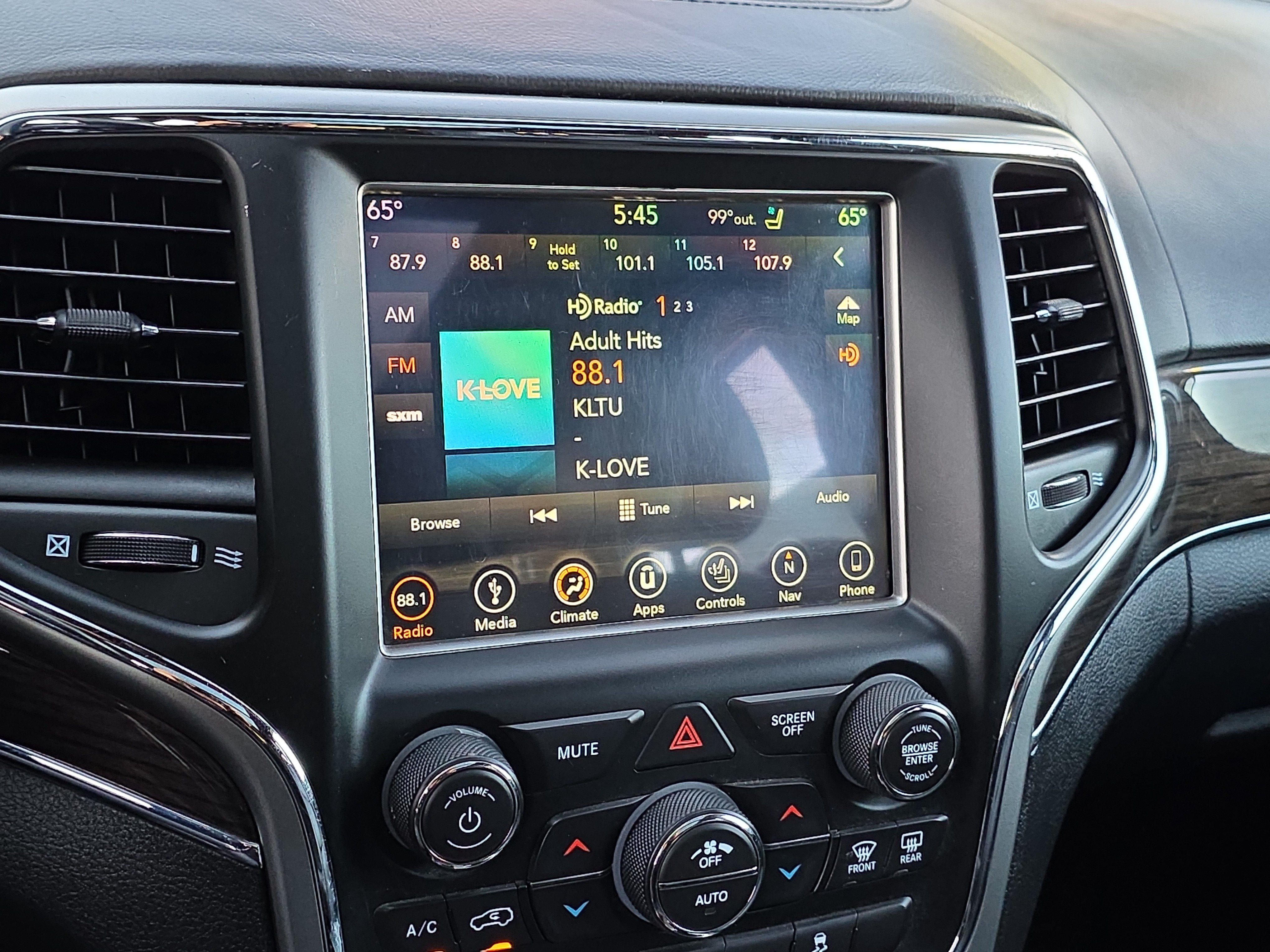 Used 2018 Jeep Grand Cherokee Overland AWD/4WD image 18