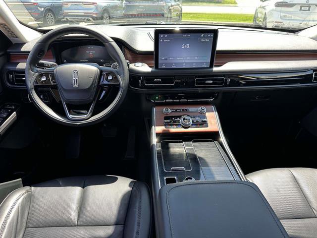 Used 2023 Lincoln Aviator Reserve w/ Elements Package Plus AWD/4WD image 12